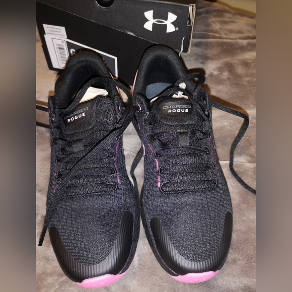 UnderArmour UA GS Charged Rogue 2 Running Shoes - Picture 3 of 4